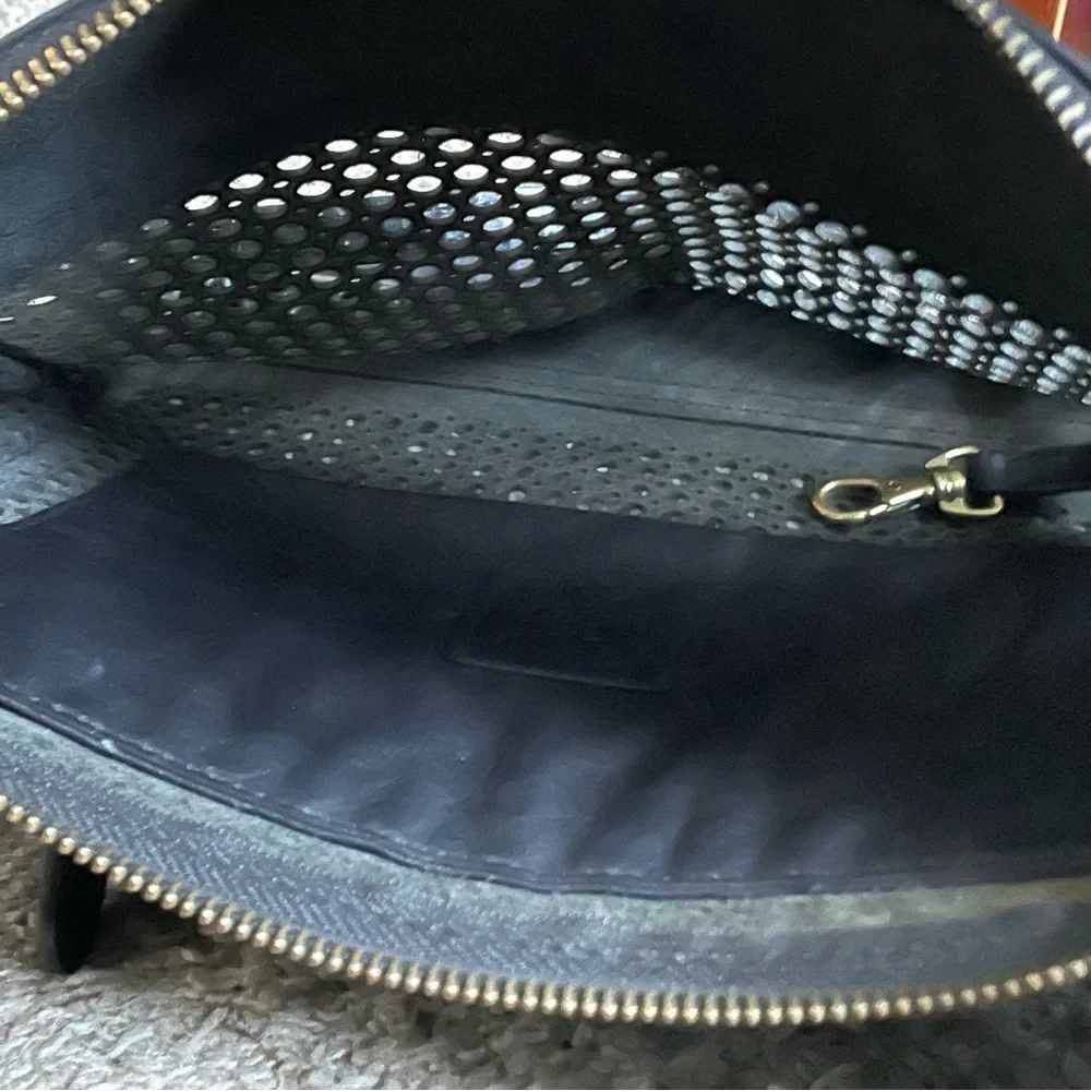 Frye Peyton perforated leather crossbody clutch bag. Black. - Picture 5 of 7